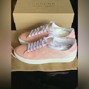 BURBERRY Westford Leather Perforated Sneakers 38EU 8US Sugar Pink SOLD OUT NEW